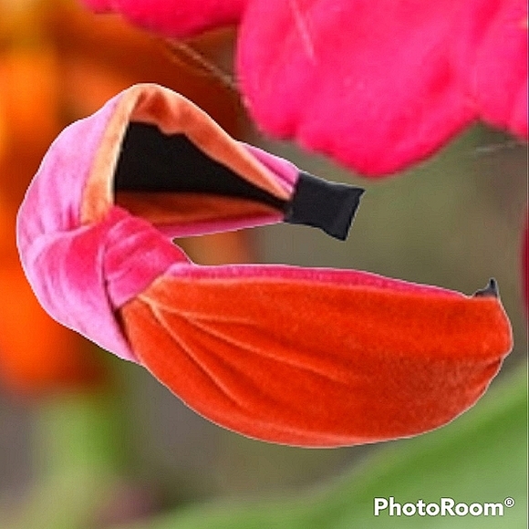 Choice of 3 elastic velvet headbands in 2 different styles & 3 colors. - Picture 2 of 10